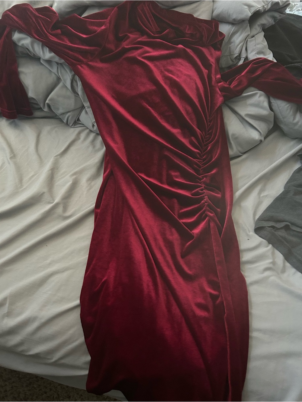 Women's Ruched Velvet Midi Dress in Burgundy